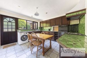 kitchen- click for photo gallery